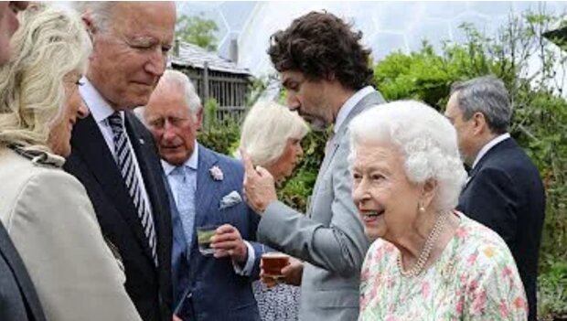 Królowa Elżbieta II i uczestniczy szczytu G7/YouTube @The Telegraph