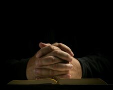 Wielu wiernych zastanawia się przed świętami. Czy katolik może przyjąć Komunię bez wcześniejszej spowiedzi