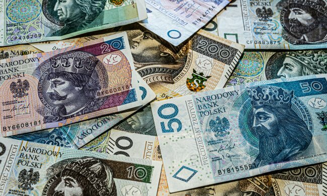 ZUS oddaje pieniądze wybranym seniorom. Stawka: nawet 400 zł