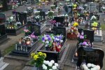 Cmentarz/Youtube @From the Sky