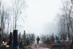 Brat od lat pobierał ode mnie pieniądze na sprzątanie grobu mamy. Na cmentarzu spotkałam kobietę, która robiła to za darmo