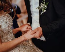 Po weselu zaczęliśmy otwierać koperty od gości. Większość była pusta, a prawda zniszczyła moje małżeństwo