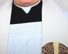 Ksiądz/ YouTube @ ewangelizuj_pl