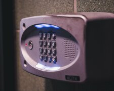 Sprawdzają ten dokument w domach w całej Polsce. Tyle kosztuje obowiązkowy przegląd