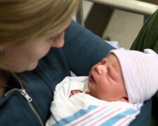 Poruszająca historia adopcji. Źródło: Youtube Moving Works