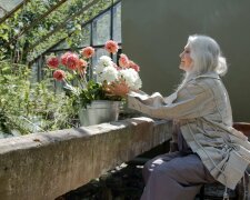 starsza Pani @pexels