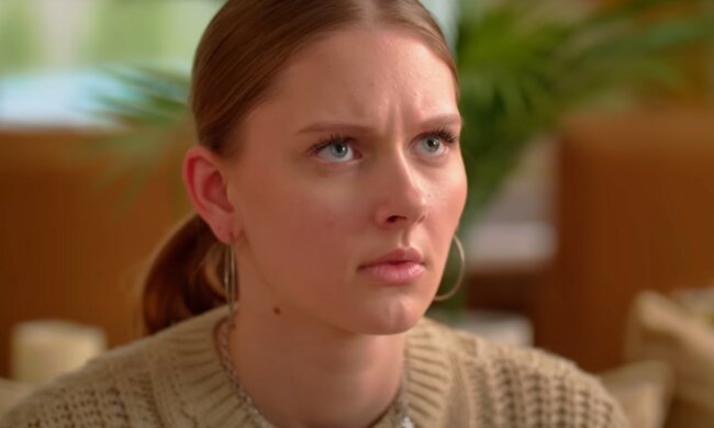 Leniwa córka, źródło: YouTube/Secret Diaries