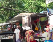 Kłótnia na bazarze! / YouTube:  Robert Stępowski