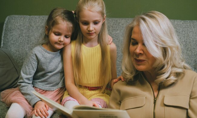 Z życia wzięte. Chciałam być dobrą babcią, a stałam się kimś, kogo dzieci zaczęły się bać. Syn powiedział mi bolesną prawdę