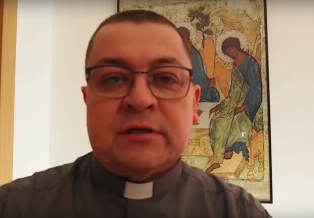 ks. Ryszard Skowronek z parafii św. Stanisława w Żorach, fot. screen YouTube / Stanisław.Żory
