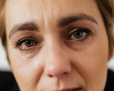 Z życia wzięte. "Córka wróciła z wakacji zaręczona": Najbardziej zabolało mnie, że obca kobieta wiedziała o jej związku wcześniej niż ja