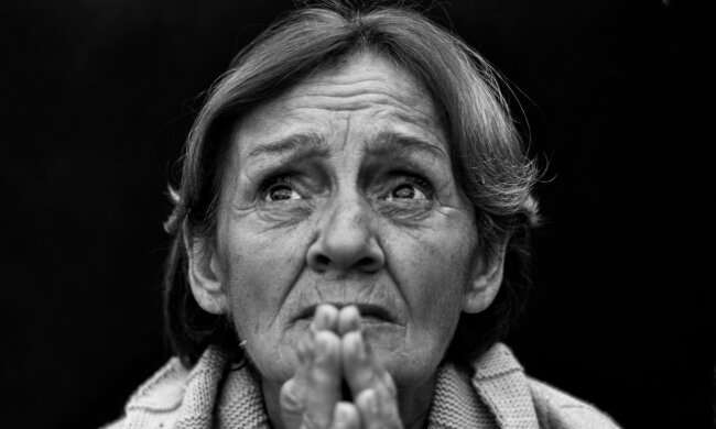 Pomagałam schorowanej sąsiadce, choć sama ledwo wiązałam koniec z końcem. Po jej odejściu zadzwonił do mnie notariusz