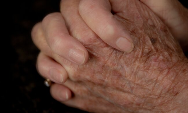 Syn przyjechał bez zapowiedzi po kilku latach milczenia. Nie zdjął nawet kurtki, zanim poprosił o akt własności domu