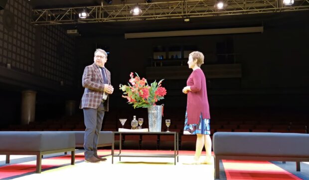 Fragment spektaklu Oszuści/ YouTube @ITSnews