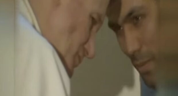 Jan Paweł II i Ali Agca/YouTube @TVP VOD