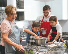 babcia i wnuki @pexels