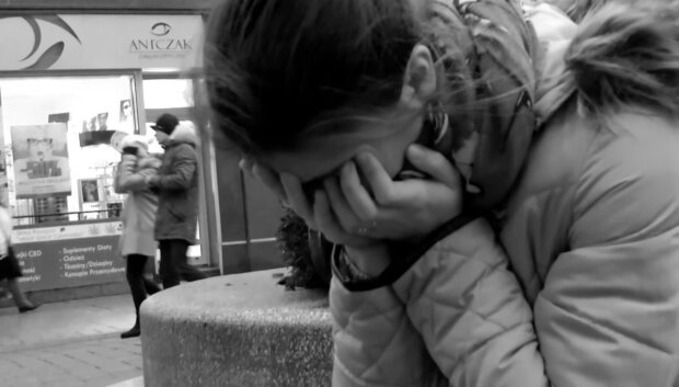 Płacząca kobieta/ YouTube @S.O.Łez.
