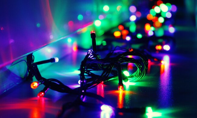 Uwaga na iluminacje! W takim przypadku światełka na balkonie mogą skończyć się karą