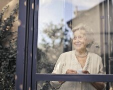 Wracałam z targu, gdy zobaczyłam swatkę w swoim ogrodzie. Nie wiedziała, jaką nauczkę przygotuję dla niej podczas rodzinnego obiadu