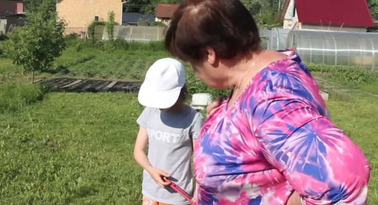 "Rodzina męża mieszka w prywatnym domu. Teściowa jest odpowiedzialna nie tylko za wnuki, kuchnię i sprzątanie domu, ale także ogród i podwórko"