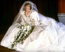 Suknia ślubna ksieznej Diany / YouTube: CBS News
