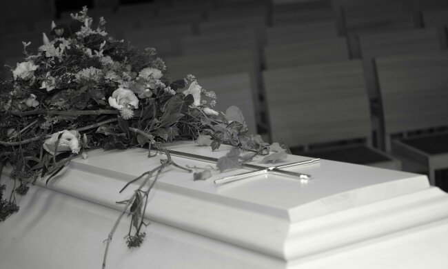 Bulwersujący incydent w zakładzie pogrzebowym. Pracownicy naruszyli godność zmarłej