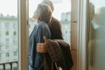 Mąż zaprosił mnie na uroczystą kolację i poprosił o rozwód. Kelner przyniósł rachunek opłacony przez obcą kobietę