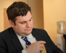 Chciwy mąż, źródło: YouTube/Life Lessons With Luis