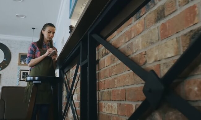 Kelnerka/ YouTube @Ciekawostki ze świata
