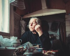 Babcia podarowała nam mieszkanie i kazała całować się po rękach. Gdy zmieniliśmy zamki, przyszedł list od jej prawnika