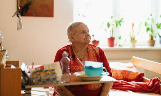 Z życia wzięte. "Opiekuję się babcią, ale czasami mam ochotę wylać jej zupę na głowę": Później zjadają mnie wyrzuty sumienia