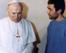 Jan Paweł II i Ali Agca/YouTube @karol beznazwy