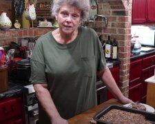 Myśleliśmy, że krewni przynajmniej dadzą nam odpowiedni poczęstunek. Oni nawet schowali do lodówki ciasto, które przynieśliśmy