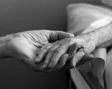 Splecione dłonie/YouTube @BBCNews