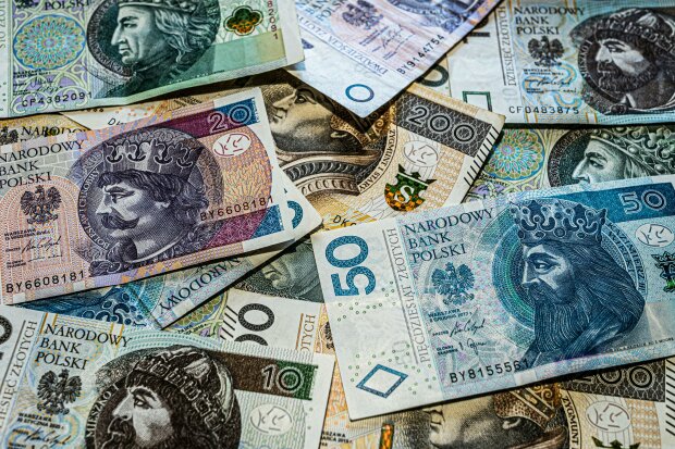 ZUS oddaje pieniądze wybranym seniorom. Stawka: nawet 400 zł