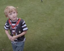 Obojętny babciom, źródło: YouTube/Topsy & Tim - WildBrain