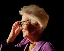 starsza Pani @pexels