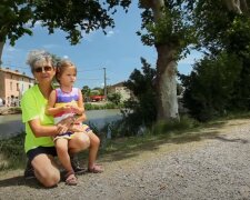 Zawiedziona babcia, źródło: YouTube/Inner Toxic Relief