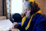 Z życia wzięte. Stara kobieta płakała i pisała list. Została zupełnie sama. Nie widziała swojej córki od 10 lat