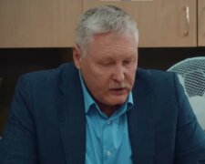 Mężczyzna, screen Youtube @BibliotekaSerialiv