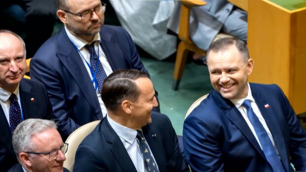 Karol Nawrocki i Radosław Sikorski, screen Youtube @interia_pl