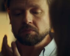 Wyrzuca z domu teściową, źródło: YouTube/LOVEBUSTER