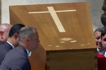 pogrzeb papieża Franciszka, screen Youtube @FAKT