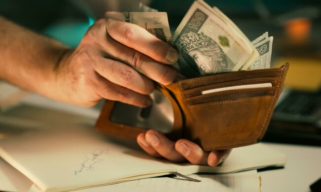 ZUS wypłaca dodatkowe 500 zł. Wystarczy spełnić jeden kluczowy warunek