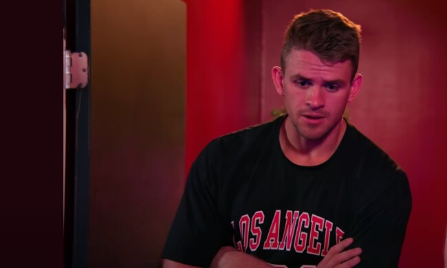 Zmęczony mąż, źródło: YouTube/Dhar Mann Studios