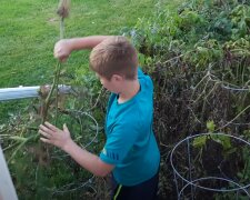 Bezczelny wnuk, źródło: YouTube/ KarenInTheWoods Karen Pfundtner