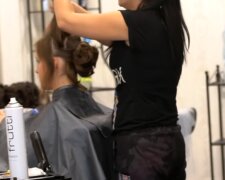 Salon fryzjerski/ YouTube @cyfrowestudio1