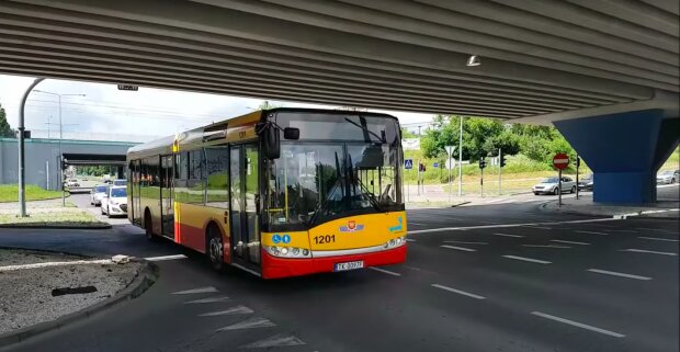 Niepodziewane zdarzenie w autobusie! / YouTube: KlodzkoNeeds Batman