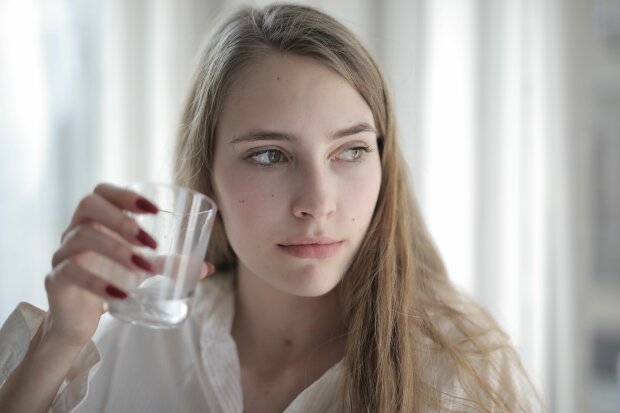 Wiele osób sięga po niego w gorące dni. Ekspert ostrzega przed skutkami