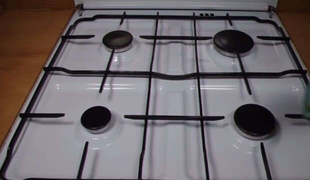 Wyczyszczona kuchenka gazowa/YouTube @Take Look